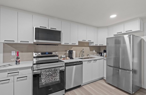 Whyte ave House | Edmonton Whyte Ave Private Basement Suite 😍 Sleeps 4!