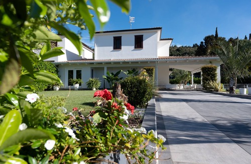 Campofelice di Roccella Villa | Elegant independent villa. you can spend your holidays in complete relaxation