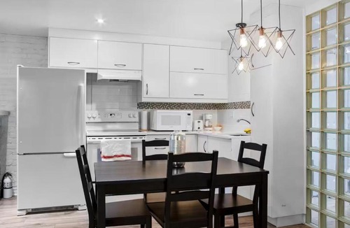 Shaughnessy Village Apartment | Elegant 1BR Suite - Washer & Dryer - Prime Location