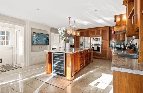 Dunbar House | Elegant Private Suite | Near UBC & Kerrisdale