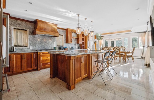 Dunbar House | Elegant Private Suite | Near UBC & Kerrisdale