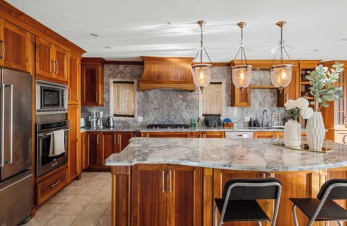Dunbar House | Elegant Private Suite | Near UBC & Kerrisdale