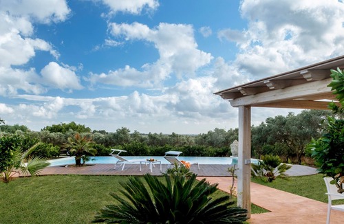 Castelvetrano Villa | Elegant Villa with private garden and infinity pool