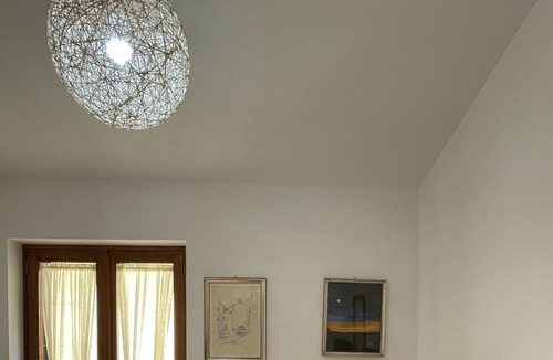 Fondi Apartment | Elegante Appartamento Immerso nel Verde in una Splendida Zona, Comodissima