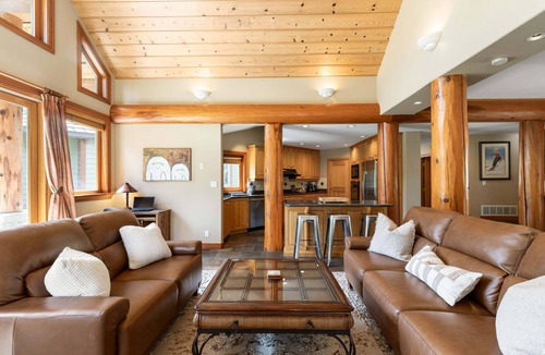 Nicklaus North Ski Chalet | ❄︎Emerald Chalet❄︎ 5 BR Chalet with Hot Tub & BBQ, First Hole of Golf Course