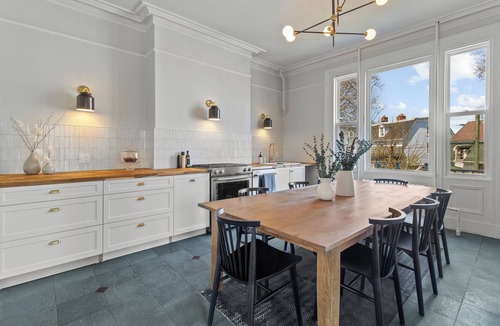 Downtown St. John's House | Emerald Victorian Patio 4+1 Bd Parking