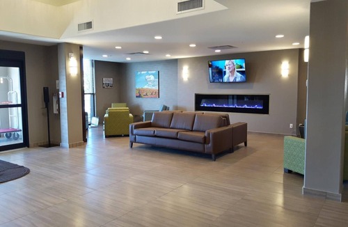 Grande Prairie Hotel | Encore Suites by Service Plus Inns