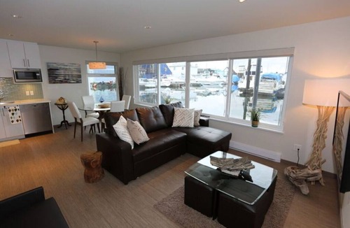Lower Lonsdale Boat Rental | Encounter Paradise at The Oceans Edge in a High-End Floating Home! Pets welcome.