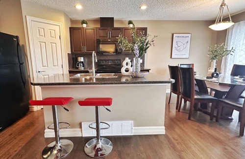 Northwest Edmonton House | Entire Beautiful and Cozy Home in Northwest of Edmonton