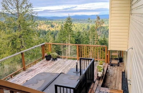 Salt Spring Island House | Entire room. Ocean,mountain view, hot tub,garden,deck,next to Mount Maxwell park