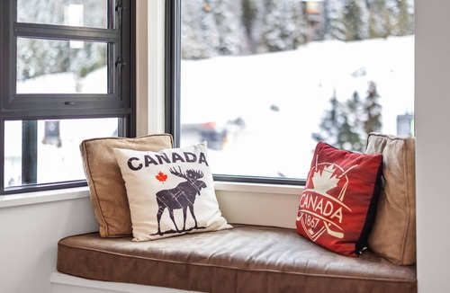 Whistler Village Apartment | Epic Size. Epic Views. Epic Stay. Largest Mountain Condo in the Carleton Lodge.