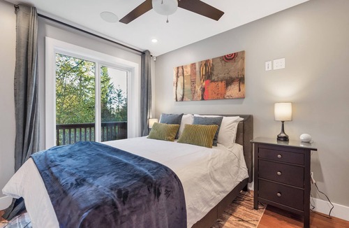 North Saanich House | Escape to Tranquility: Discover the Charm of Victoria's VI Cottage