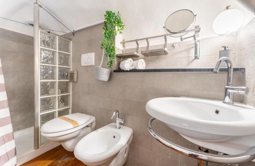 Rione XVIII Castro Pretorio Apartment | Esedra Loft, Like on a Boat Drifting Through Rome