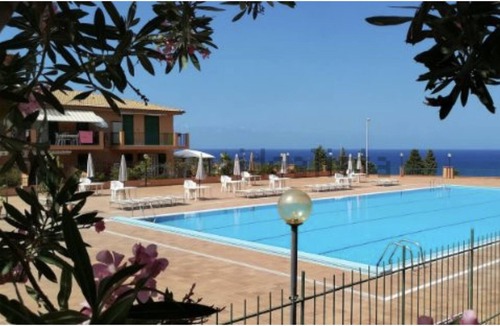 Pollina Apartment | Esmeralda house