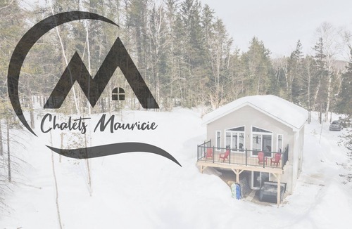 Saint-Alexis-des-Monts Ski Chalet | Espace de Rêve! Chalet Neuf avec SPA, vue imprenable sur les montagnes!