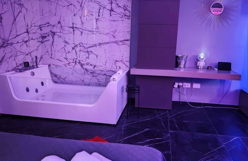 Porto Empedocle Apartment | Euphoria Infinity Suite with Jacuzzi and Sauna