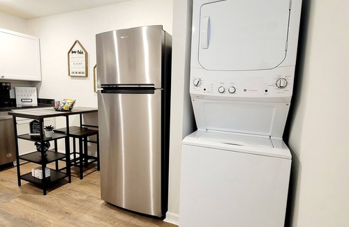 Hanahan Apartment | Exceptional Studio in CHS! Quiet Cozy with Onsite Parking/Washer/Dryer & HS Wifi