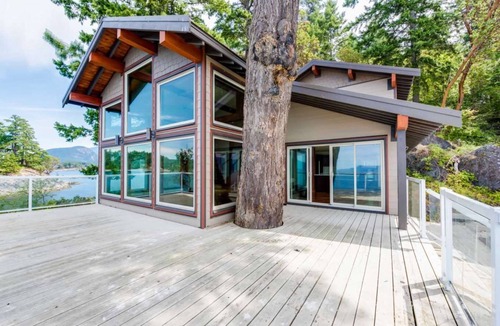 Sunshine Coast Cabin | Exclusive Private Island - Pacific Ocean Paradise