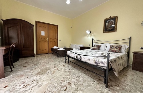 Gela Bed & Breakfast | Exclusive Suite: Square, Near Beach, WiFi, Air Conditioning, Private Bathroom