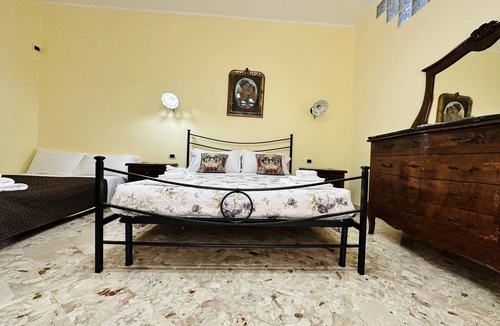 Gela Bed & Breakfast | Exclusive Suite: Square, Near Beach, WiFi, Air Conditioning, Private Bathroom