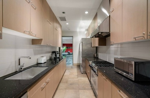 Central Apartment | Executive 1BR Yaletown Suite w/Balcony & Views