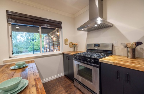 Walnut Grove House | Executive 2 bedroom suite with theater room, hot tub & large outdoor patio.