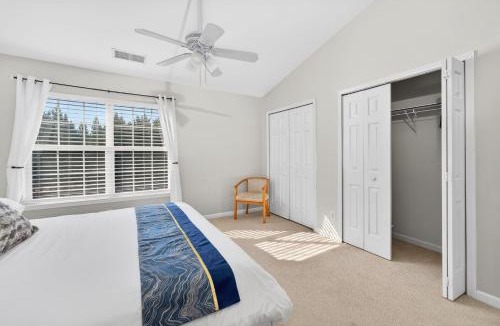 Greensboro House | Executive & Luxury 2-bedroom Townhouse with Pool