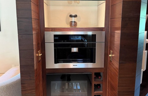 Plaza Midwood House | Executive Luxury Ritz Level Spa Oasis IncludesEQS Mercedes or Tesla Private