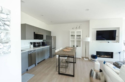 Regional District of Nanaimo House | Executive Studio with Ocean & Mountain Views