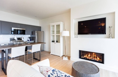 Regional District of Nanaimo House | Executive Studio with Ocean & Mountain Views