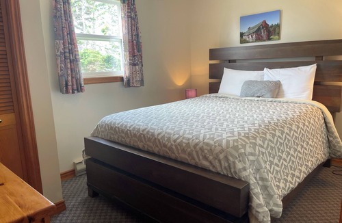 Stanhope Cottage | Executive Two-Bedroom Cottage (Cottage 14)