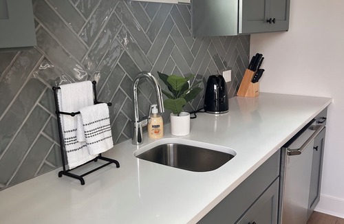 Durham Apartment | Executive Upscale 1-bedroom condo with pool and fitness room in awesome Durham.