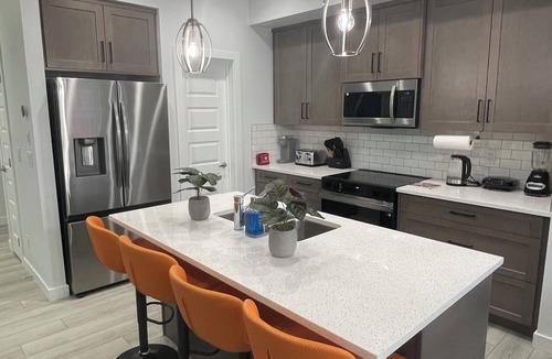 Southwest Calgary House | Exquisite 4BR & 3 Baths modern 2000sqft Home