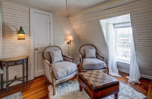 Belmont House | Fairytale Loft Suite 1 bed, 1 bath Luxury Apartment in Downtown Belmont