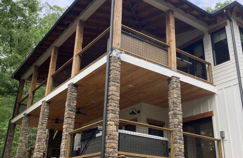 Demorest House | Fall Discount! 7 BR Luxury River home, hot tub, kayak, game room, fire pit