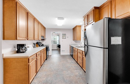 Warner Robins House | Fantastic for Extended Stays & Work Crews- 10 beds, 5 bedrooms, 2.5 baths