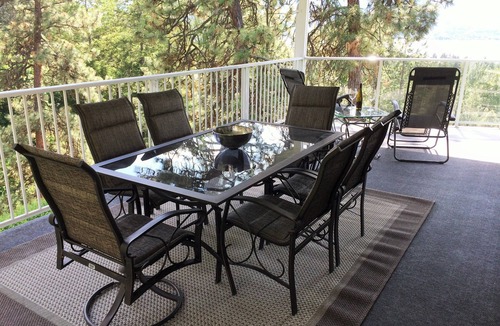 Okanagan-Similkameen House | Fantastic Lake Views! Complimentary Wine! What More Could You Ask for?!