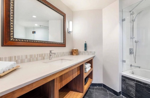 Downtown Vancouver Hotel | MAJOR INTERNATIONAL SPORTING EVENT dates available: 1 Bedroom hotel suite sleeps 4, in the heart of downtown