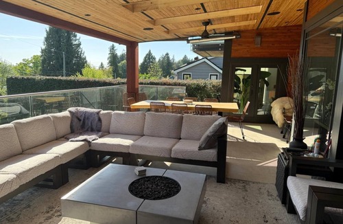 Kerrisdale House | MAJOR INTERNATIONAL SPORTING EVENT! RESORT STYLE LIVING Pool, hot tub, gym, cold plunge, sauna 4 Bed sleeps 8