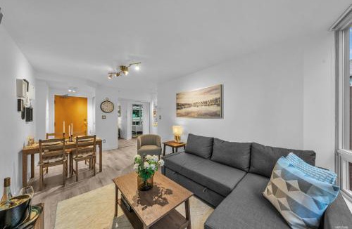 Coal Harbour Apartment | MAJOR INTERNATIONAL SPORTING EVENT Stay 1-BR Condo Near BC Place with Free Parking and AC