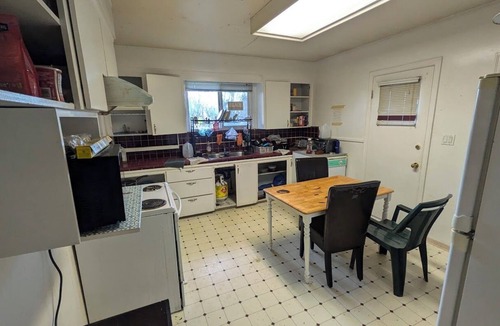 Vancouver South House | Major international sporting event - Duplex House Sleeps up to 12 People! Super Central Location!