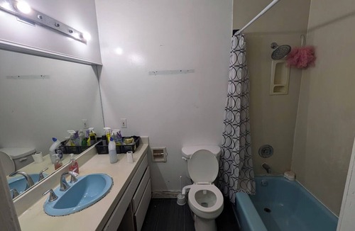 Vancouver South House | Major international sporting event - Duplex House Sleeps up to 12 People! Super Central Location!
