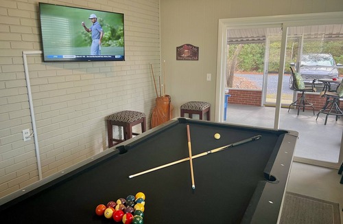 Southern Pines House | Fire Pit- Pool Table- 8 Beds- Midway House