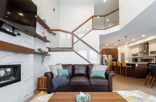 West Edmonton House | Firelight Lodge: Hot Tub & King Suite