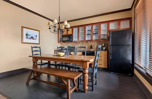 The Blue Mountains Hotel | Fireside Mountain Retreat w/Hot Tubs & Balcony l Near Blue Mountain Village