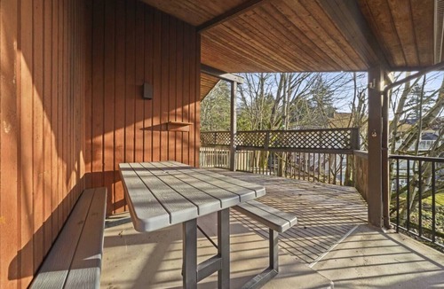 Lower Sumas Mountain Cottage | Five Bedroom Oasis with View of Abbotsford Valley