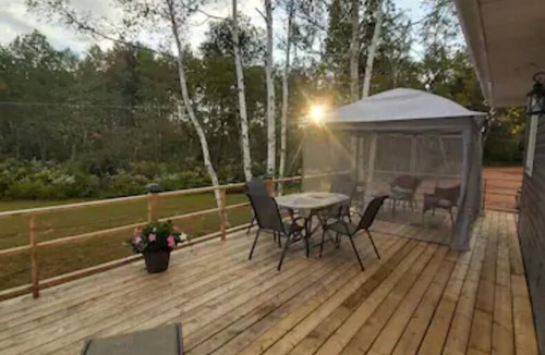 Wood Islands Cottage | Five-minute walk to the sandy beach: Starfish Cottage awaits.