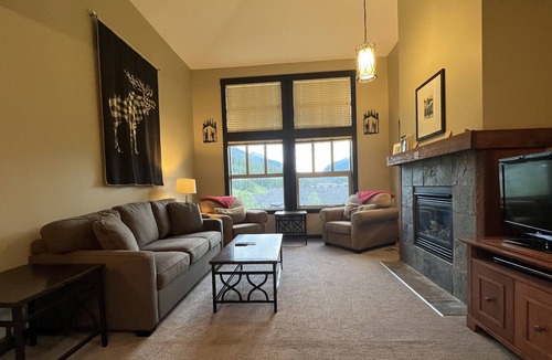 Panorama Condo | FLAGSHIP PANORAMA CONDO 2 bed 2 bath ski in/out Upper Village clean fee INC