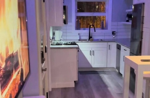Lower Lonsdale Boat Rental | Floating Speakeasy Retreat | Unique & Modern | Minutes to SeaBus & Downtown