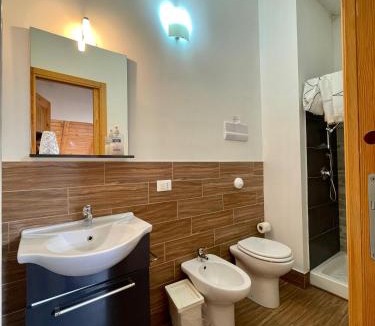 Piana degli Albanesi House | Flyhouse Sicilia PARCHEGGIO AUTO BICI GRATUITO